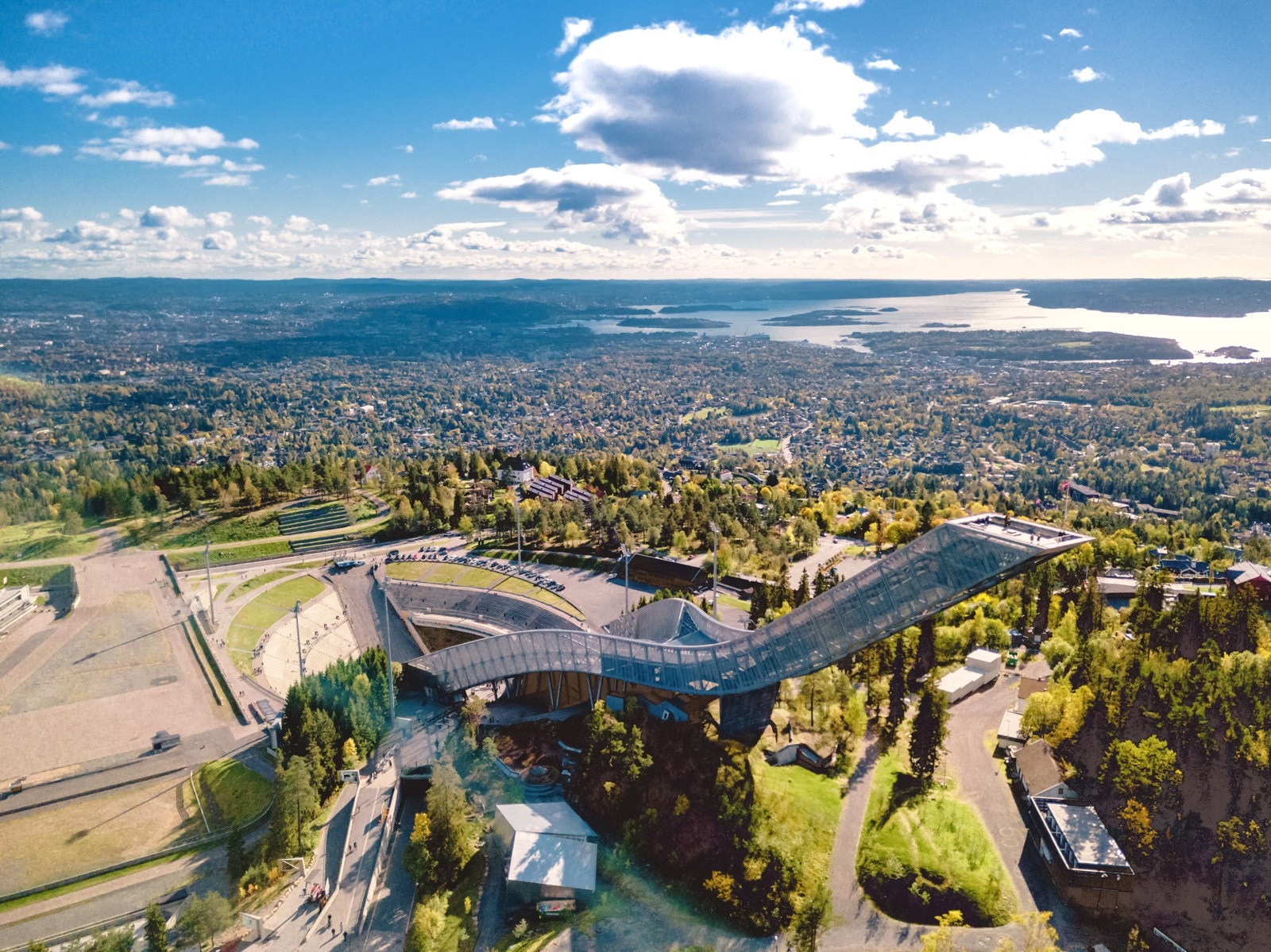 Holmenkollen-området er en innfallsport til Nordmarka, et av byens mest populære turområder. Tryvann og Frognerseteren er gode startsteder, sommer som vinter. Galleribilde