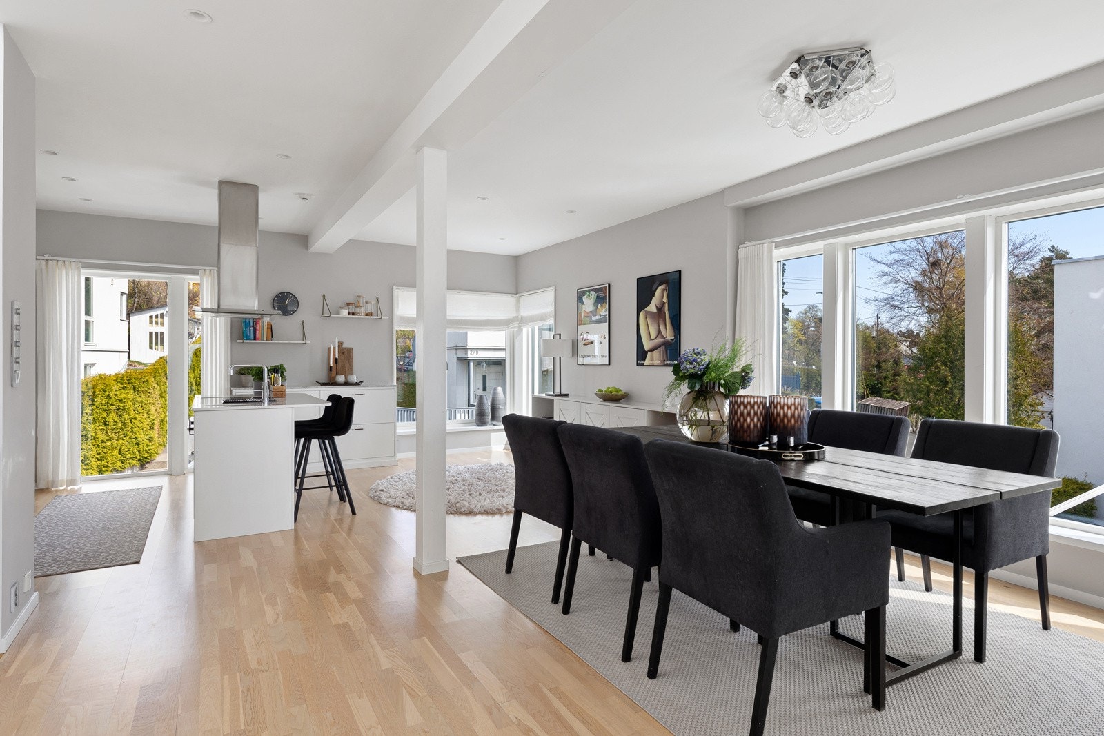 Boligens andre etasje er garantist for svært god romfølelse. Galleribilde