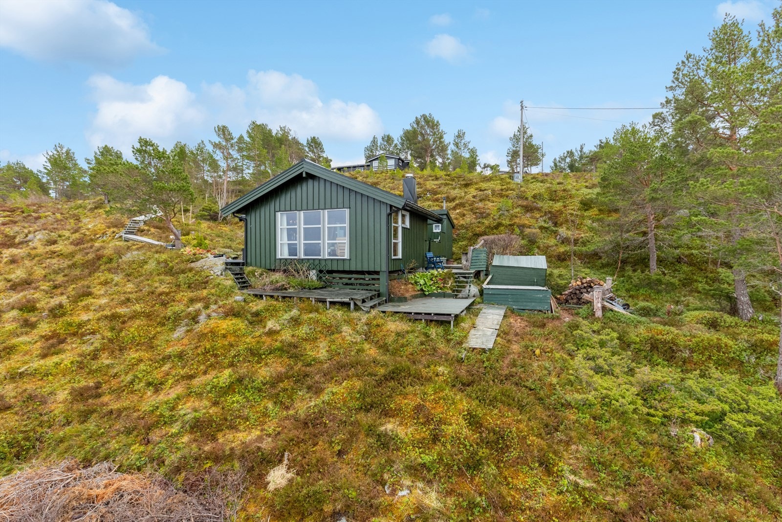 Eiendommen har rett til å disponere nausttomt og bygging av naust. Galleribilde