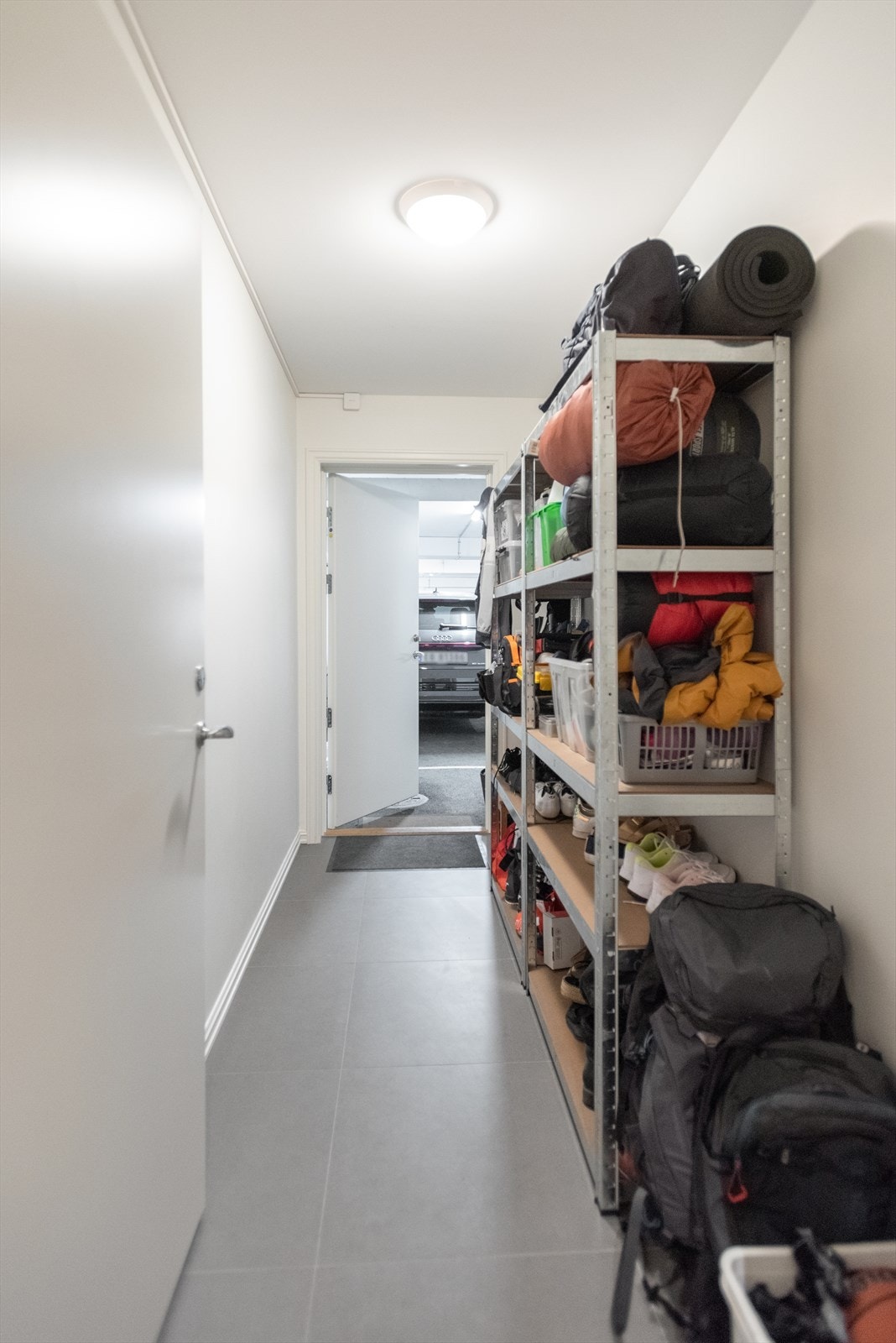 Direkte adkomst til garasjen fra underetasjen Galleribilde