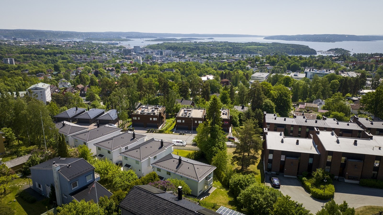 Eiendommen ligger sentralt til i et meget attraktivt og veletablert boligområde på Ullern Galleribilde