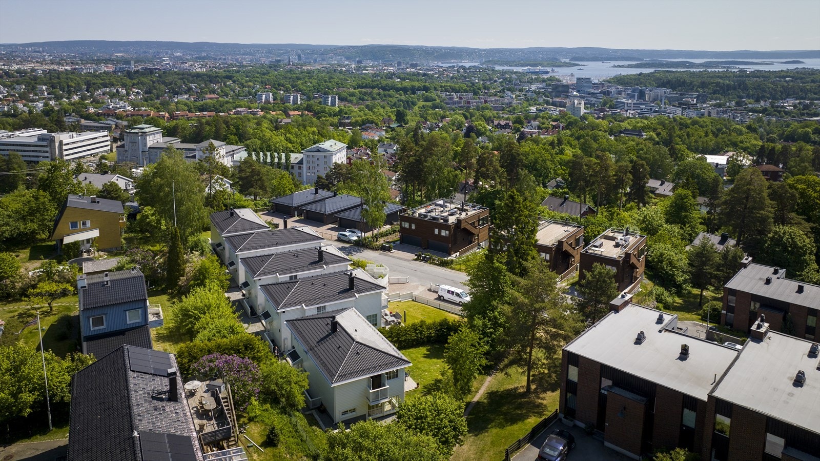 Det tar kun 6 minutter til Majorstua med bil og bane. 3 min å gå til banen Galleribilde