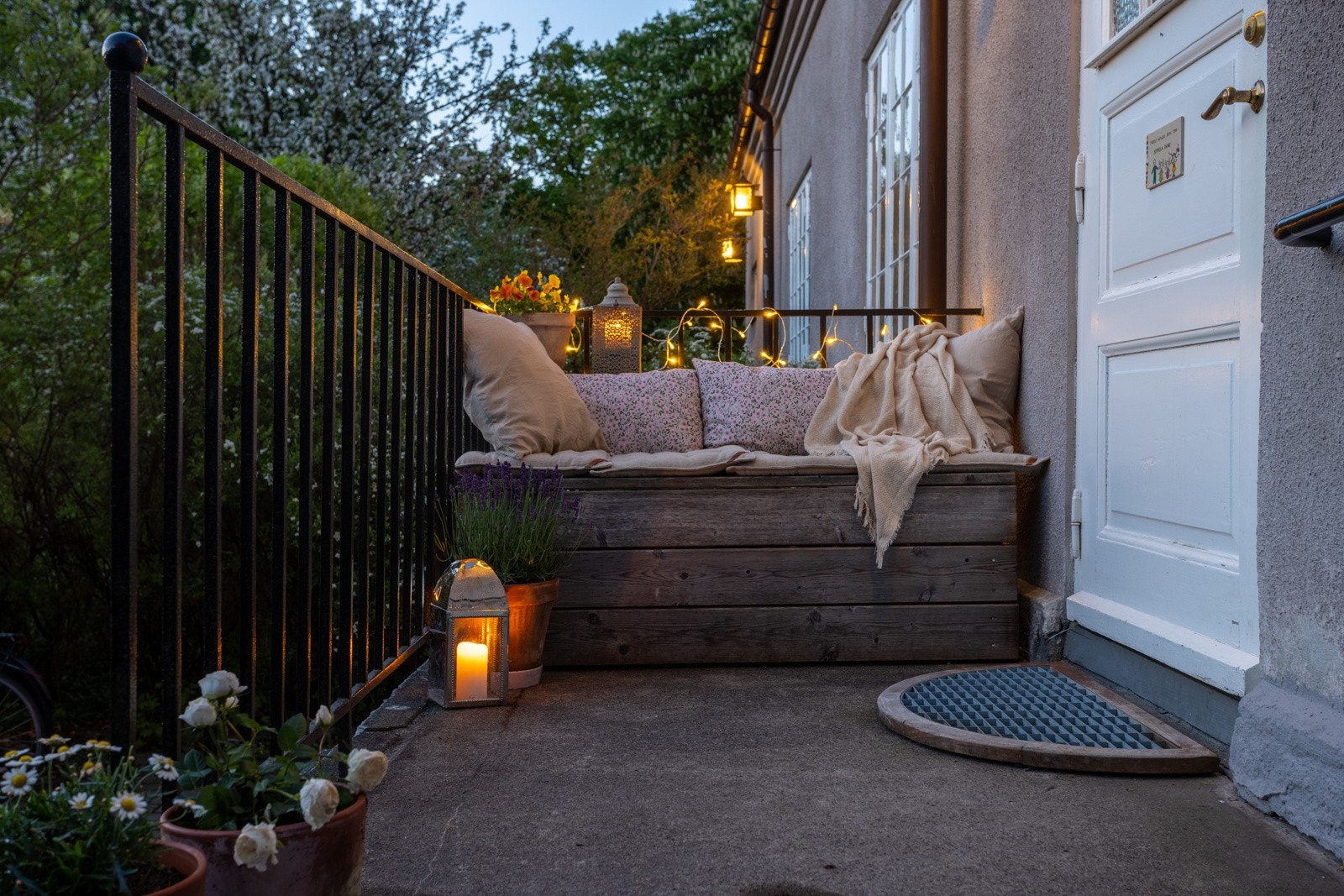 Kveldssteming foran hoveddør. Galleribilde