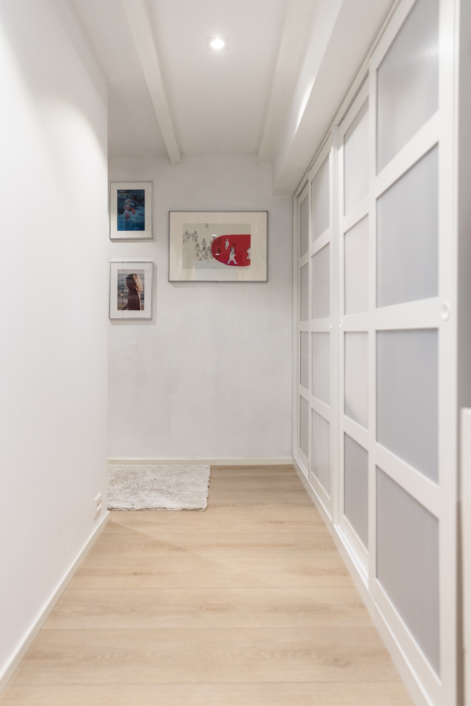 Mellomgang med mye lagringsplass. Galleribilde