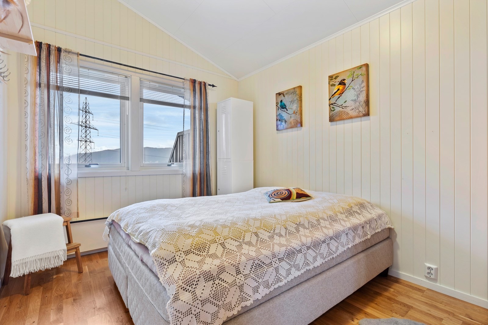 Enkelte av boligene i borettslaget er det valgt å utvide stuen ved å fjerne dette soverommet - en mulighet som kan benyttes dersom du kun har behov for to soverom. Galleribilde
