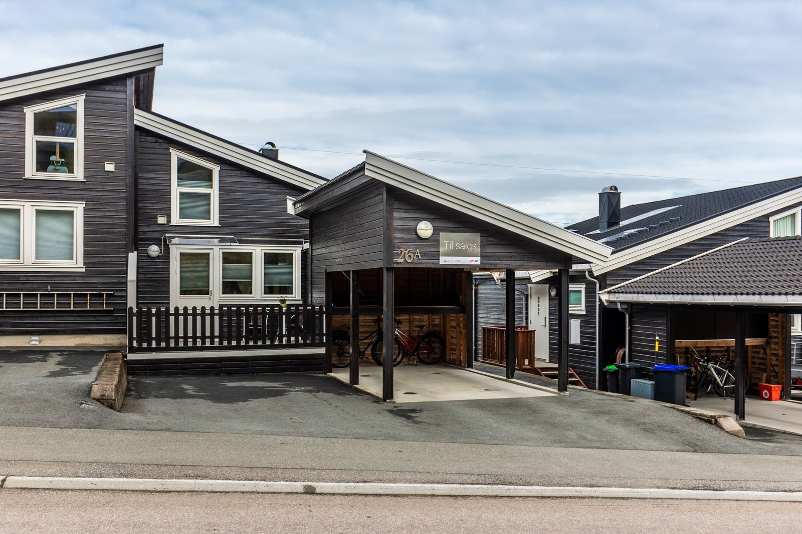 Denne boligen har også en terrasse i tilknytning til kjøkkenet Galleribilde