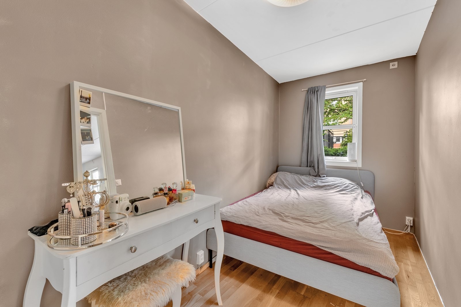 Soverom 2 var tidligere en del av stuen og kan tilbakeføres dersom man heller ønsker større stue. Galleribilde