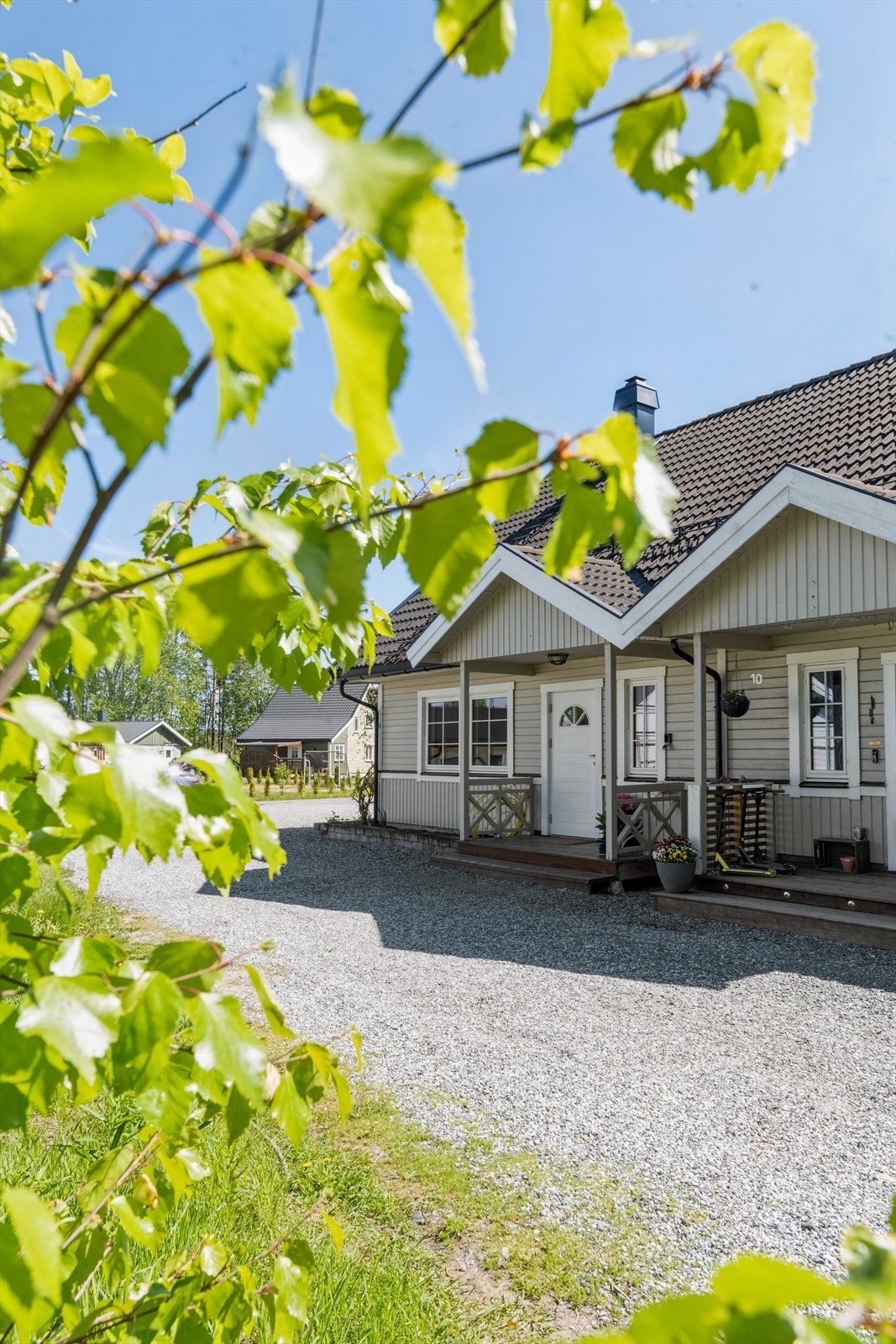 Et pent overbygget inngangsparti ønsker deg velkommen! Galleribilde