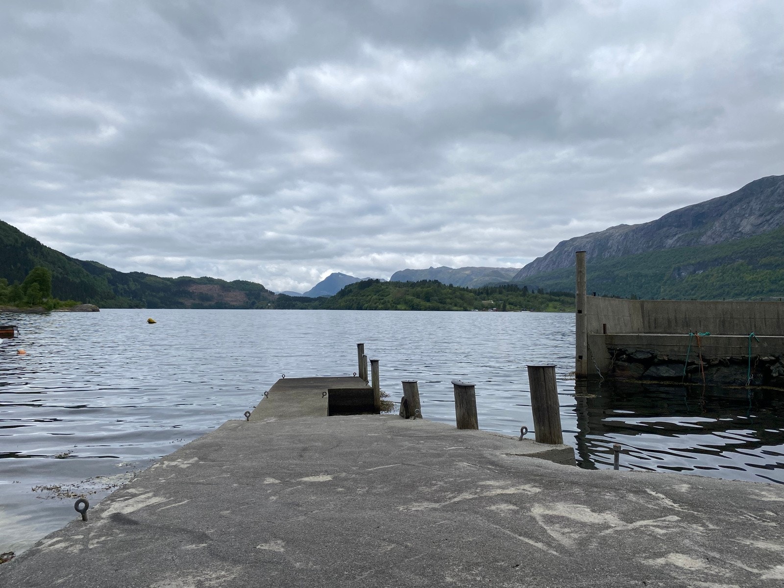 Pir med støpt dekke ved naustet Galleribilde