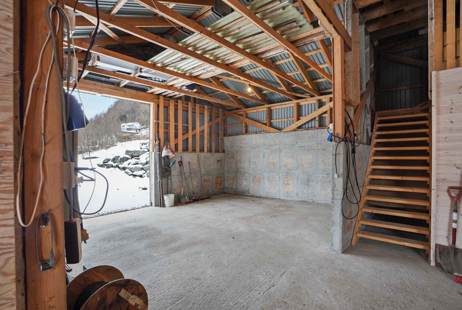 Innvendig trapp opp til hemsen Galleribilde