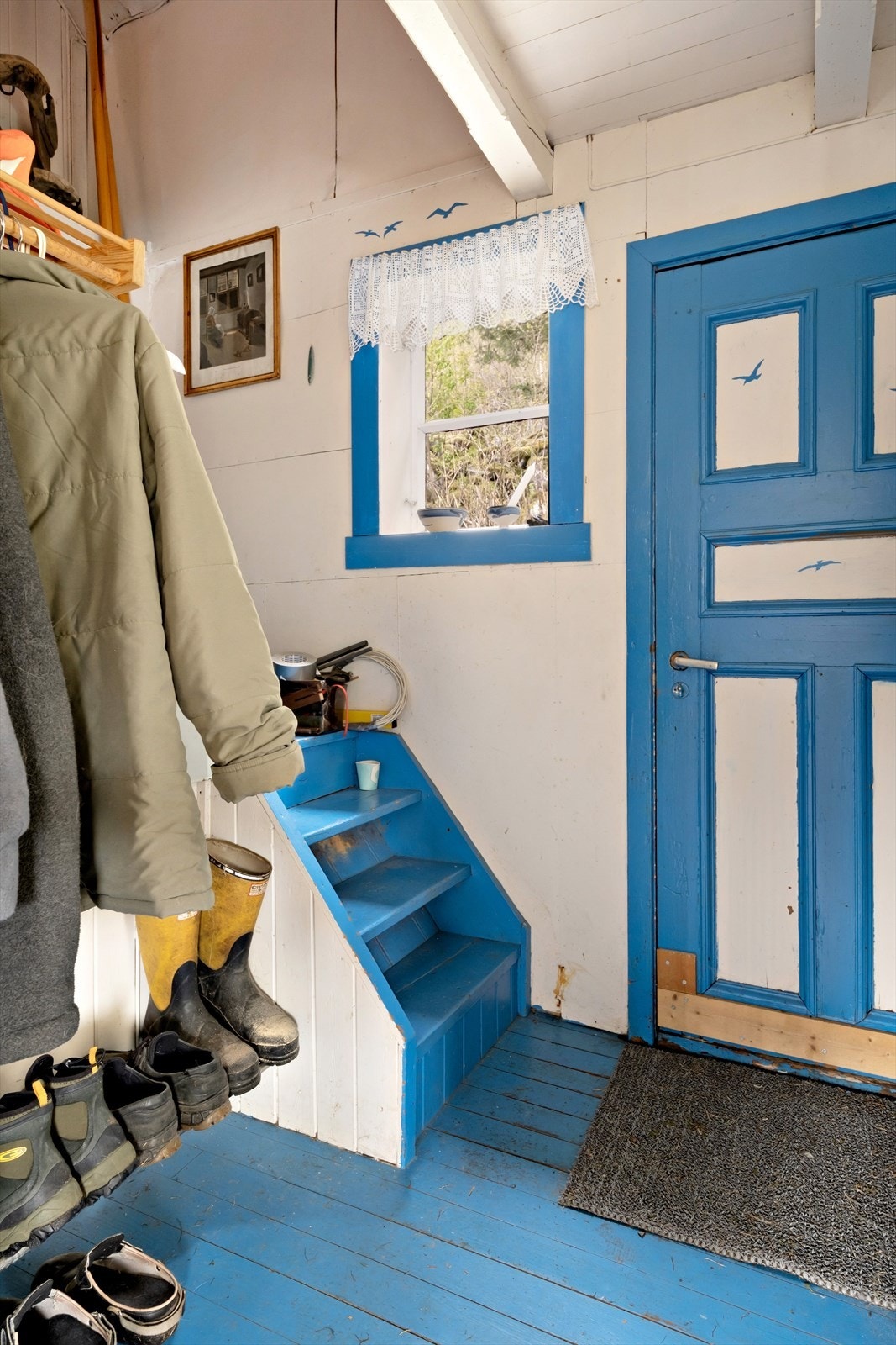 Gangareal med trapp opp til loft Galleribilde