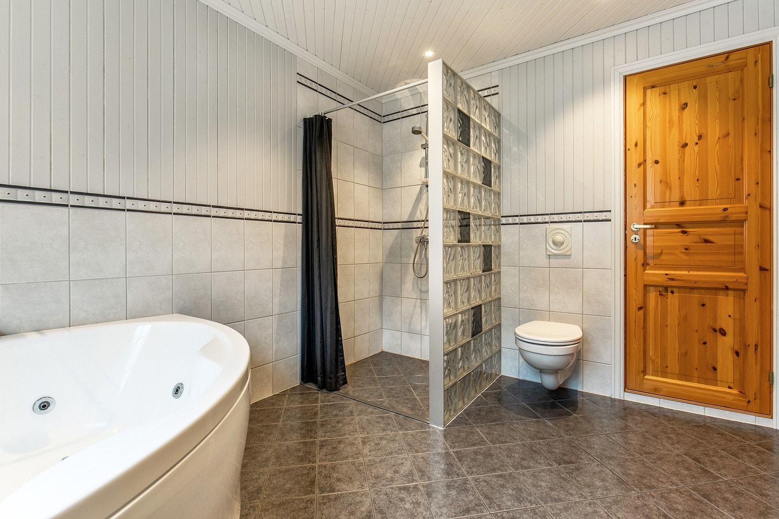Bad i første etasje. Galleribilde