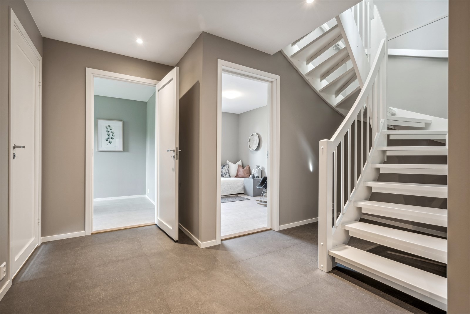 Solid trapp levert av Gulli Trevare Galleribilde