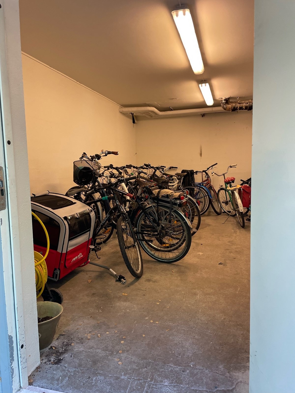 Felles sykkelbod i bygget. Galleribilde