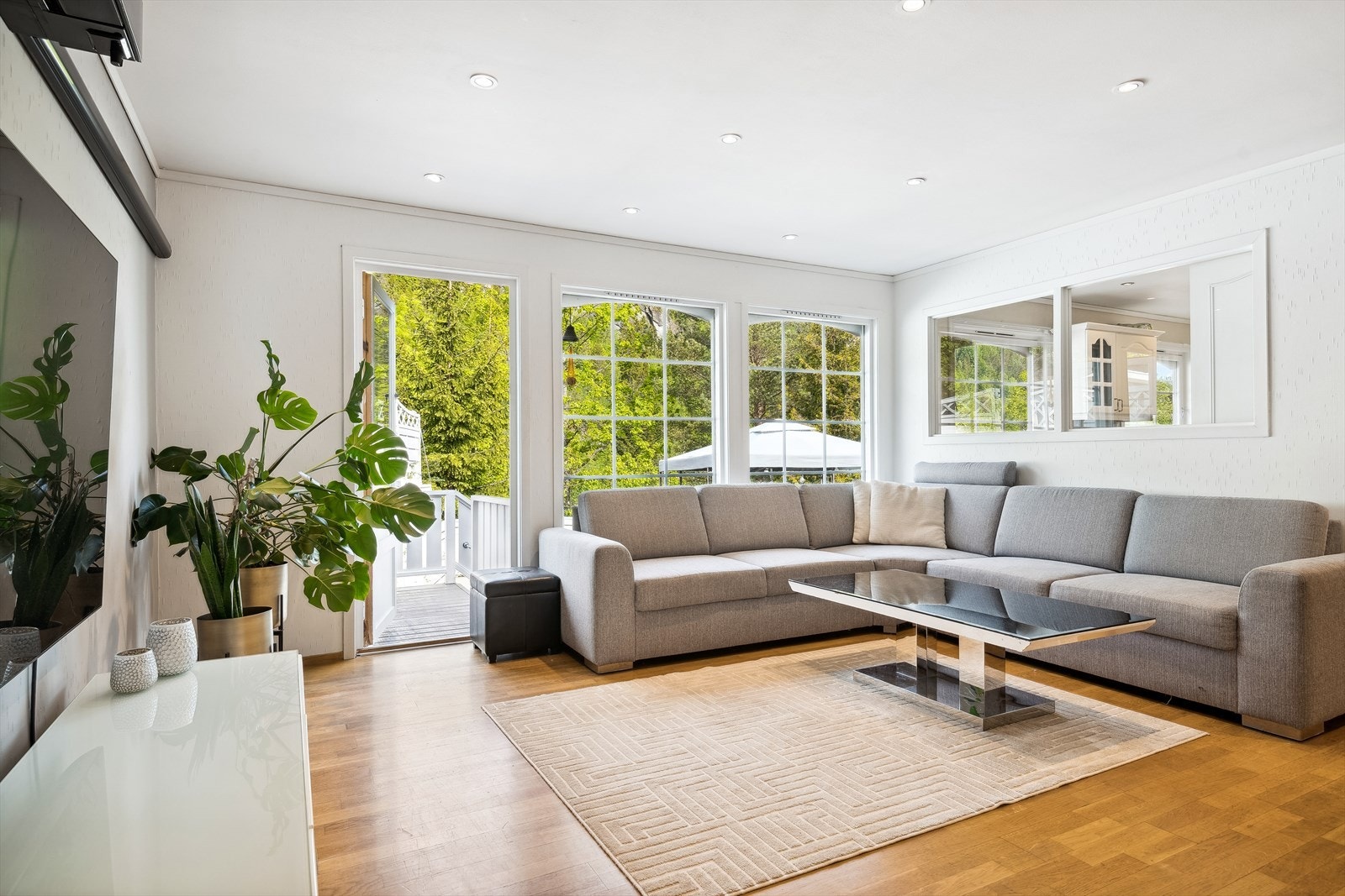 Gjennomgående og innholdsrik del av 4-mannsbolig fordelt over to plan på naturskjønne Slemmestad. Passer perfekt for familier som trenger rikelig med plass! Galleribilde