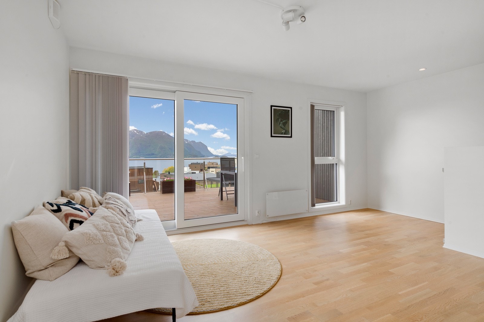 Loftstue med utgang til stor terrasse Galleribilde