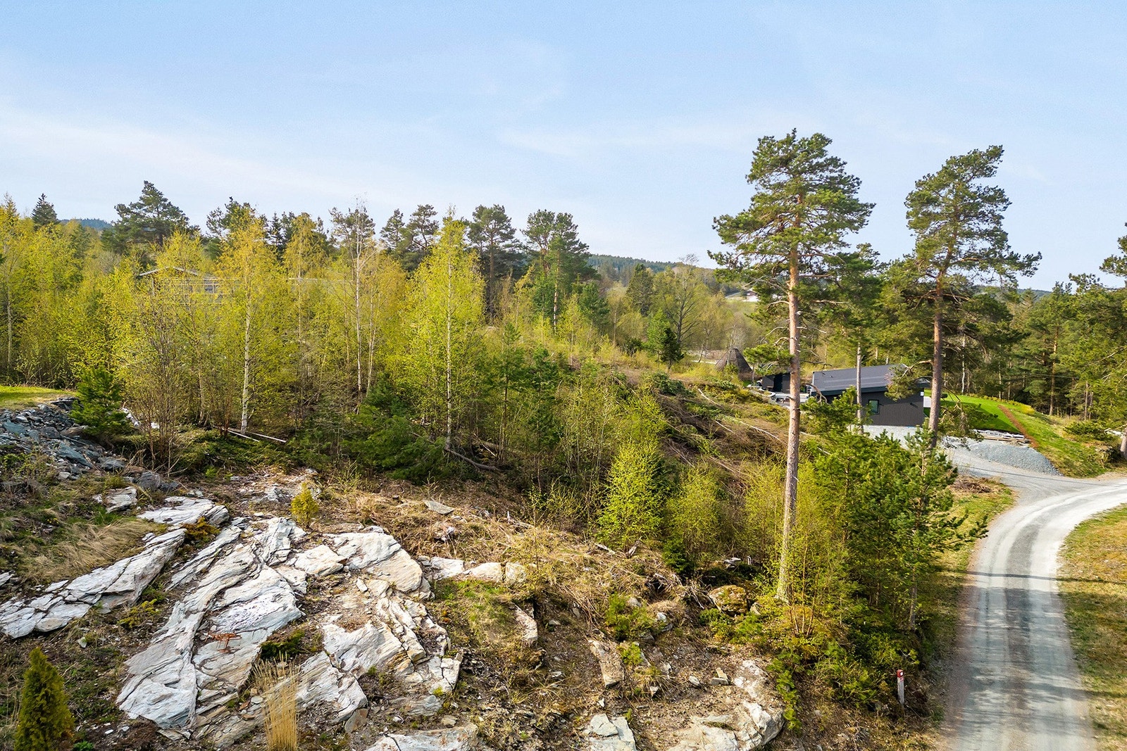 Fin tomt med enkel adkomst i Vigtilvegen. Galleribilde