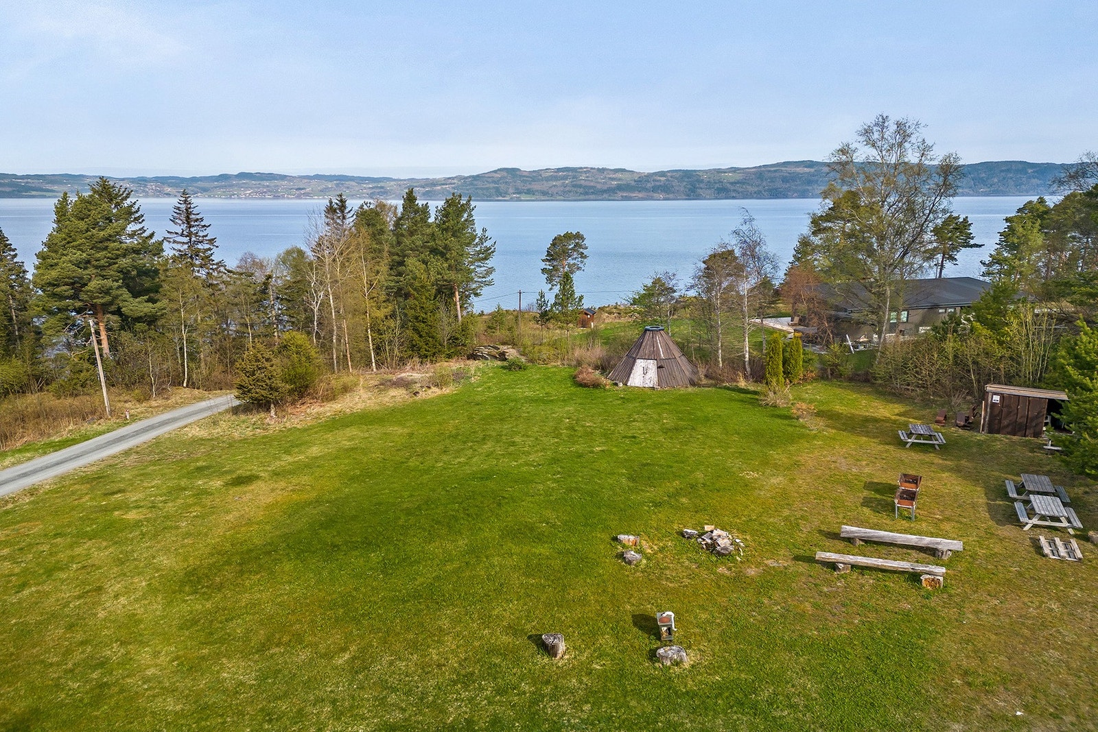 Fellesareal i hytteområdet. Galleribilde