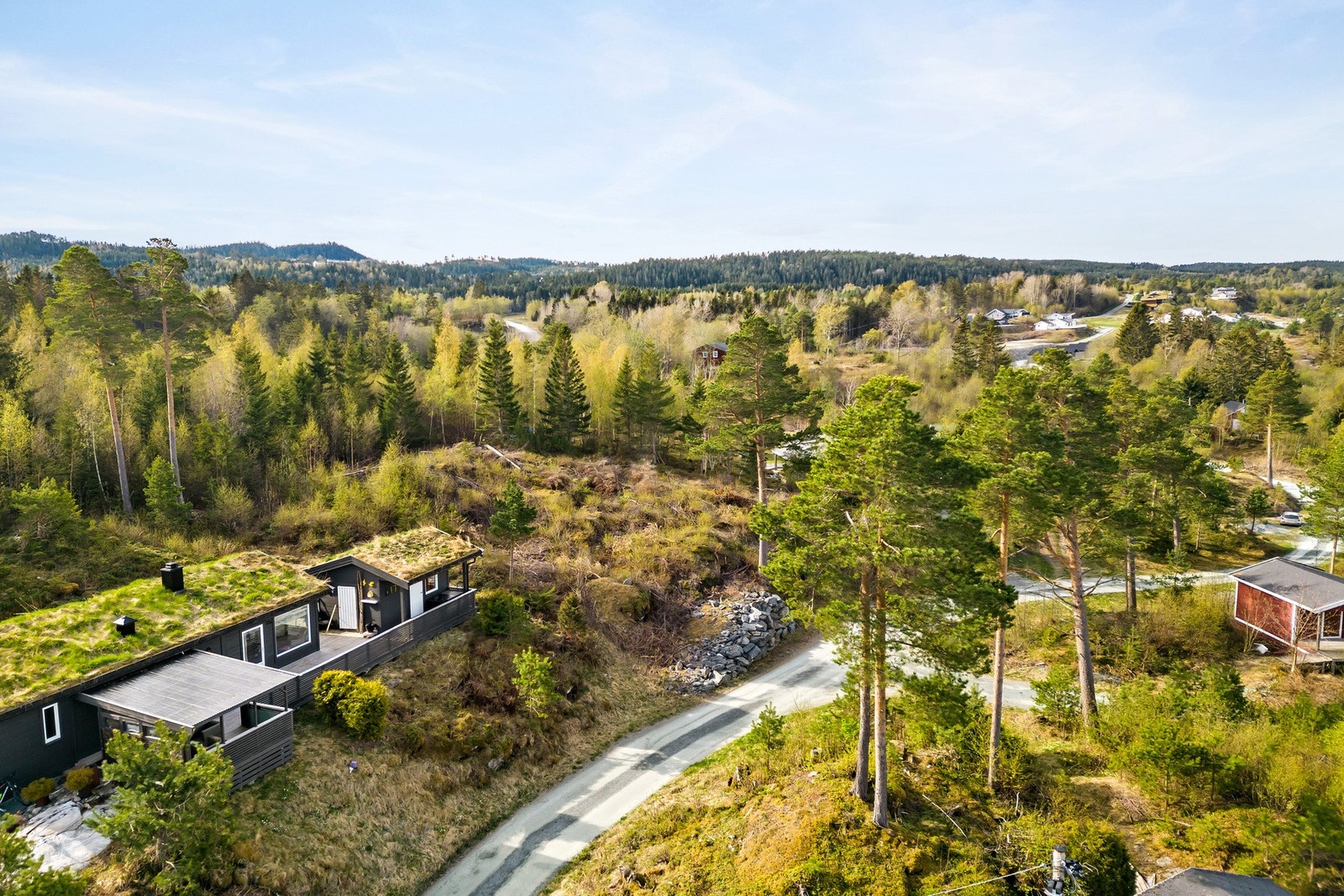 Romslig tomt med lett adkomst i Vikingvegen. Galleribilde