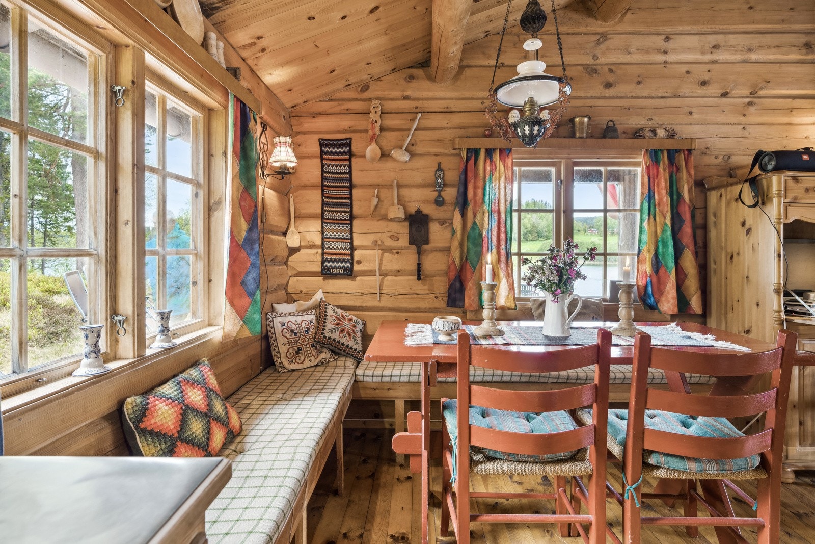 Rikelig med plass i spisegruppen. Galleribilde