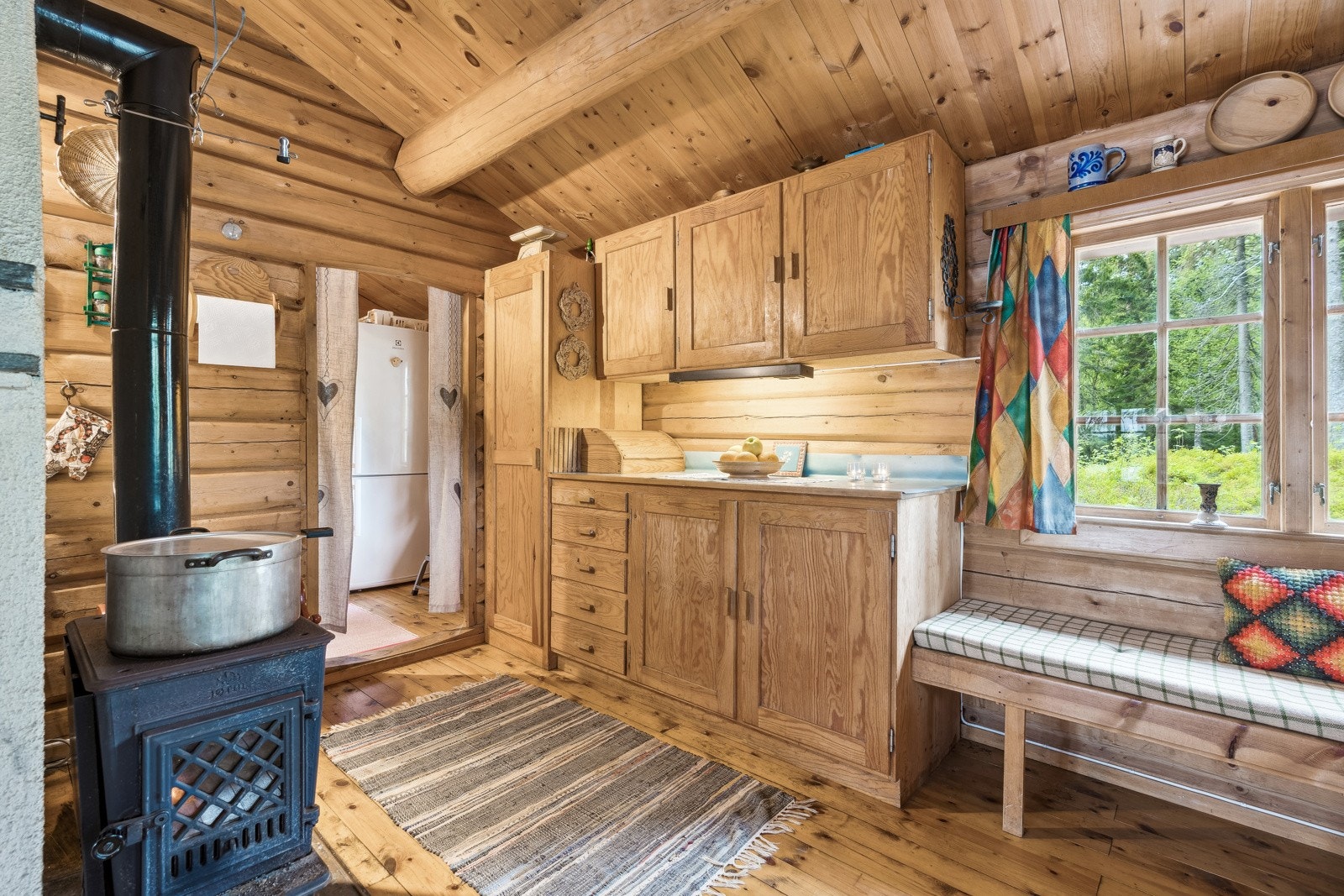 Praktisk kjøkkeninnredning Galleribilde