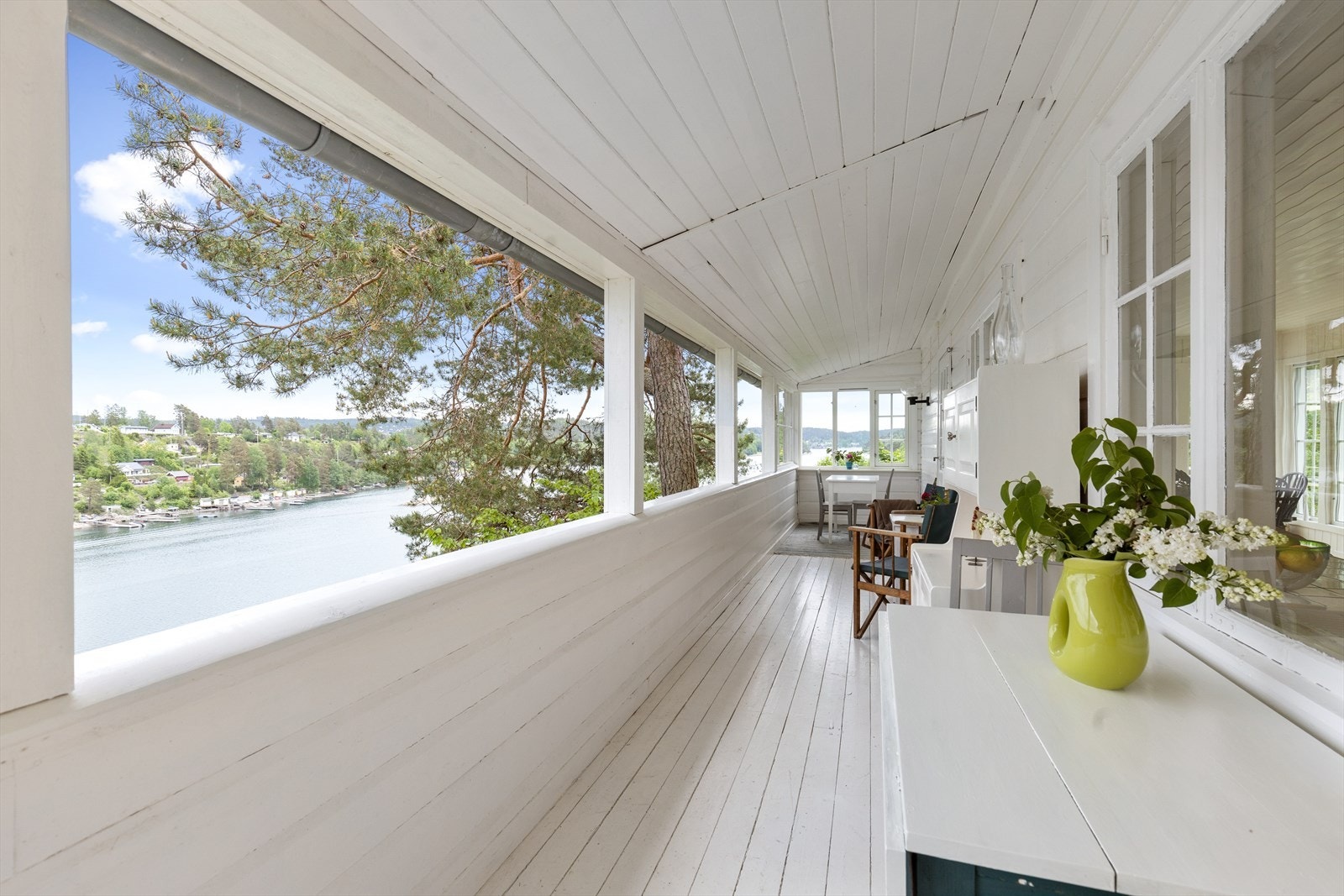 Godt med plass til flere sittegrupper og møblement. Galleribilde