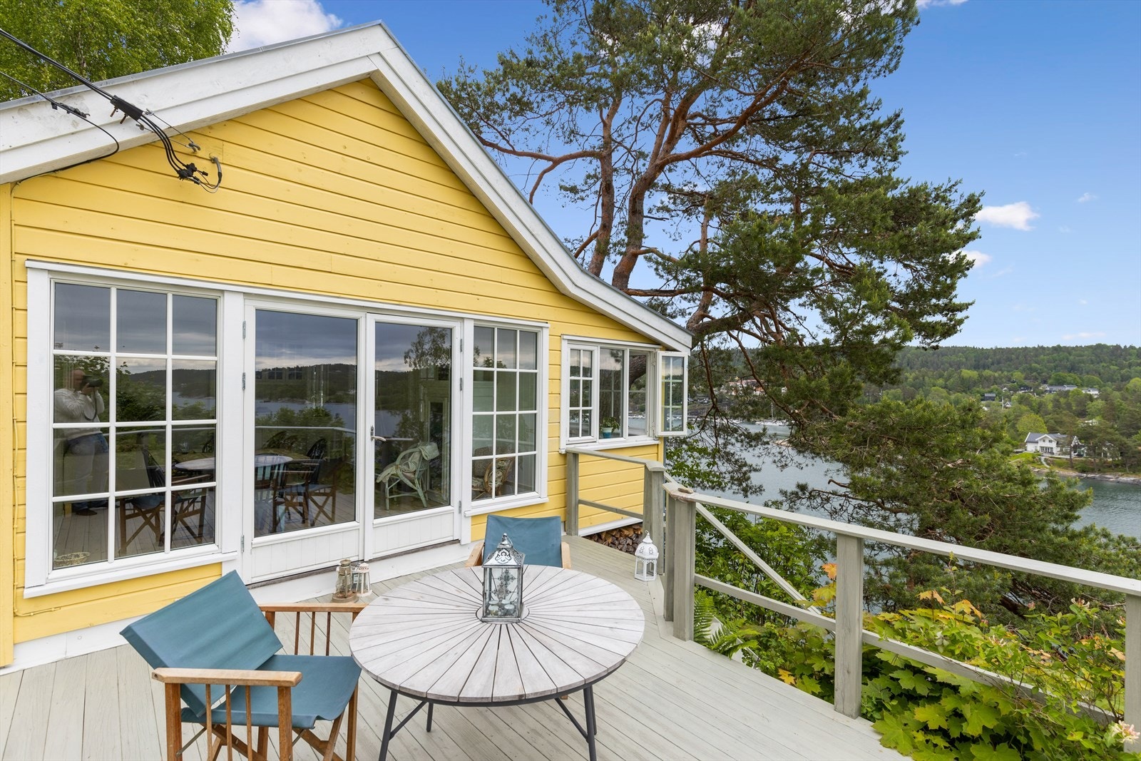 Terrasse fra med utgang fra stue. Galleribilde