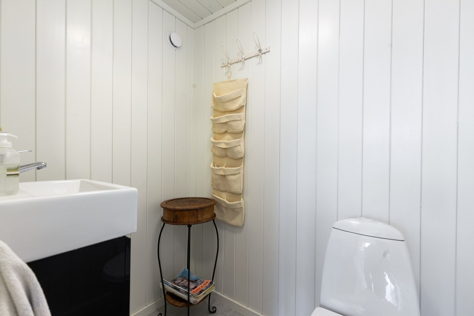 Separat toalett i annekset Galleribilde