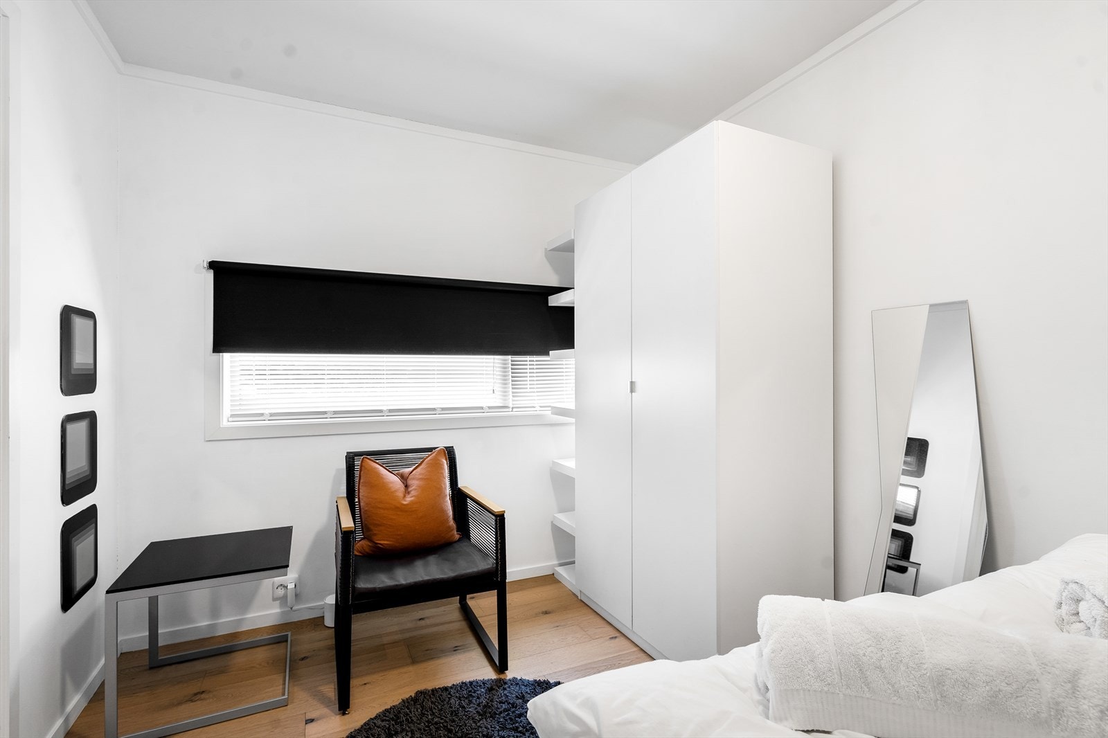 Soverommet har gardeobeskap. Galleribilde