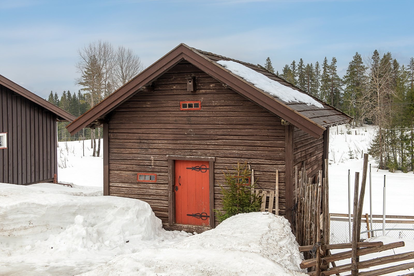 Stabbur på eiendommen som i dag brukes som laggerrom. Galleribilde