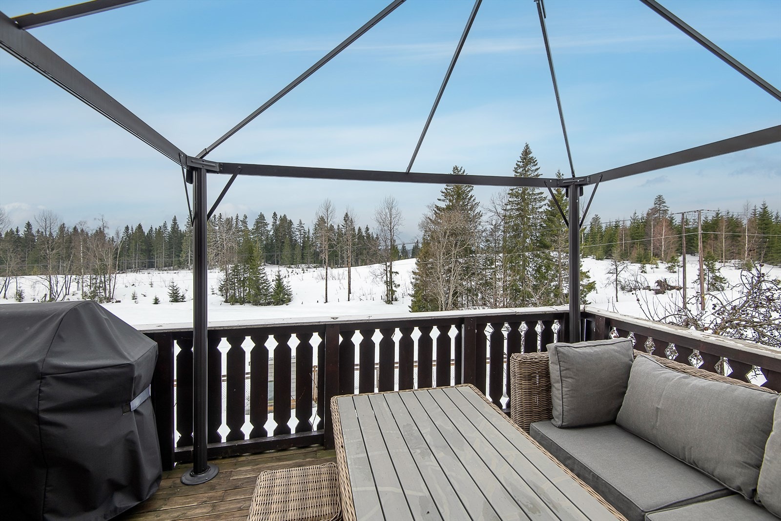 Utsikten fra verandaen. Galleribilde