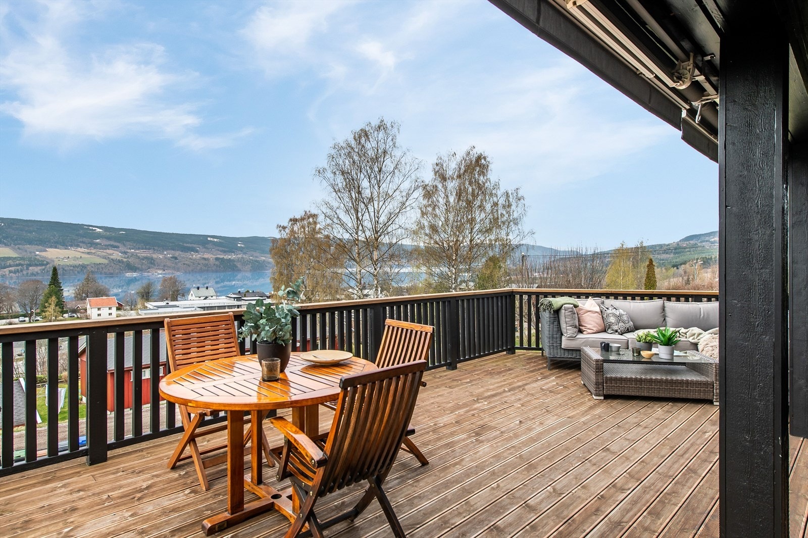 Nydelig terrasse med sol fra morgen til kveld Galleribilde