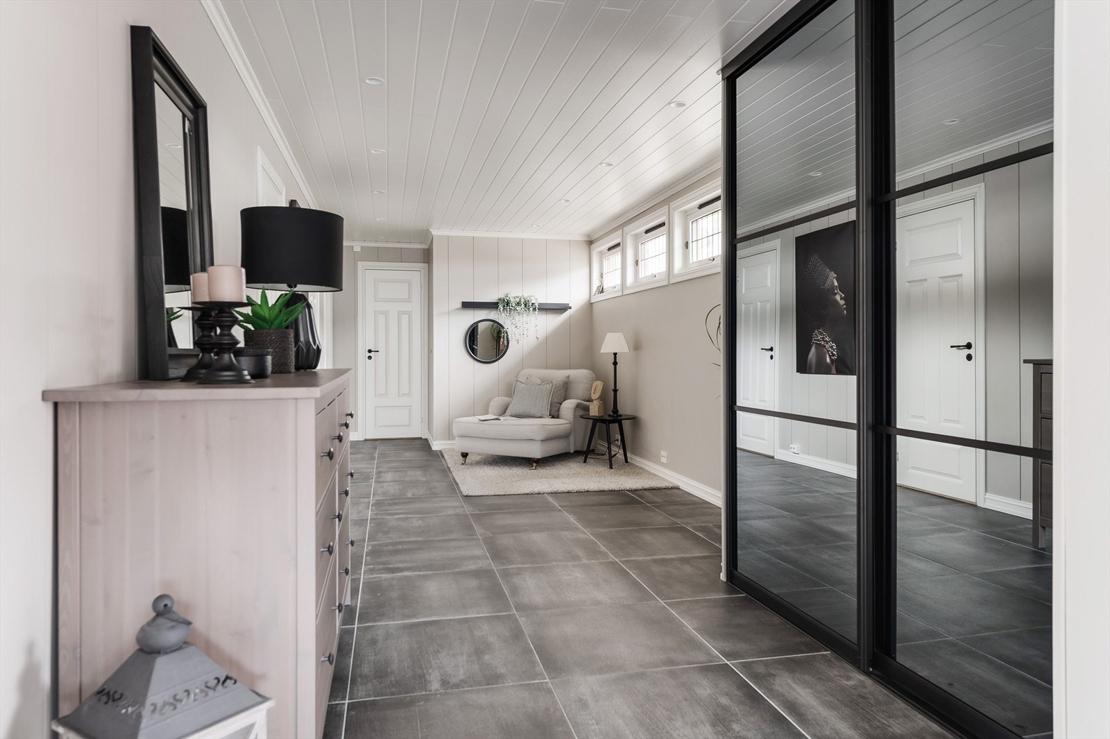Downlights i himling og adkomst til totalt 3 soverom og bad Galleribilde