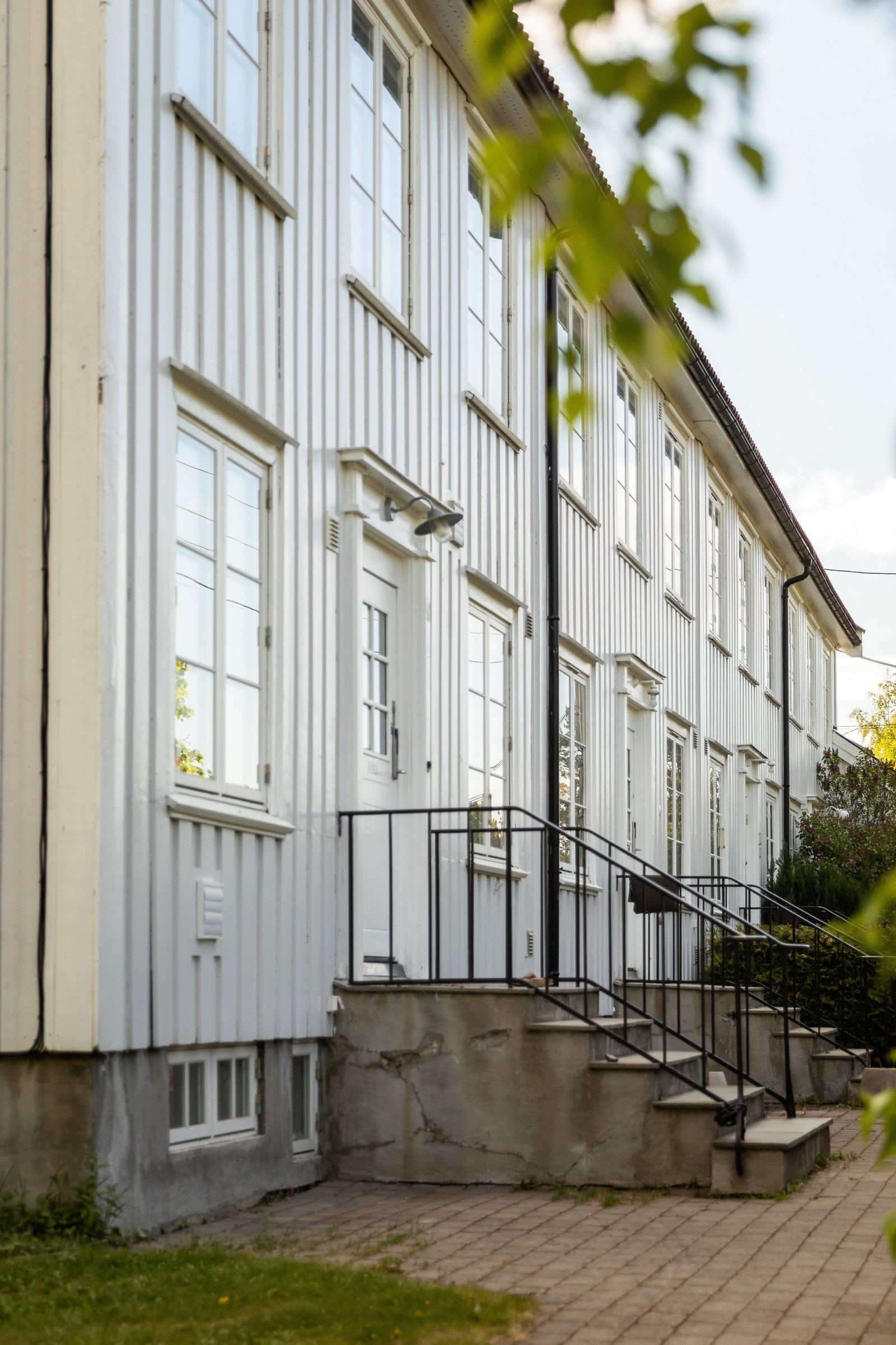 Trapp opp til hovedinngangsdør og entré. Galleribilde
