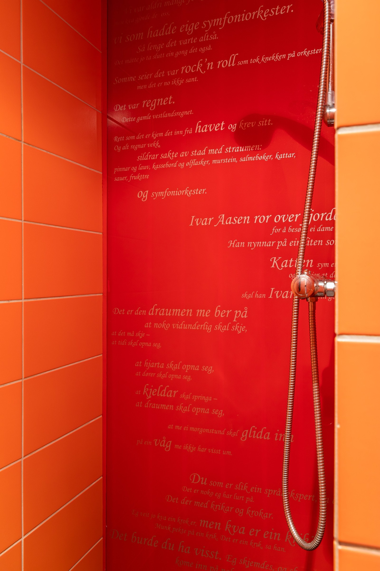 Tilligende er dusjbadet som ble bygget i 2007. Galleribilde