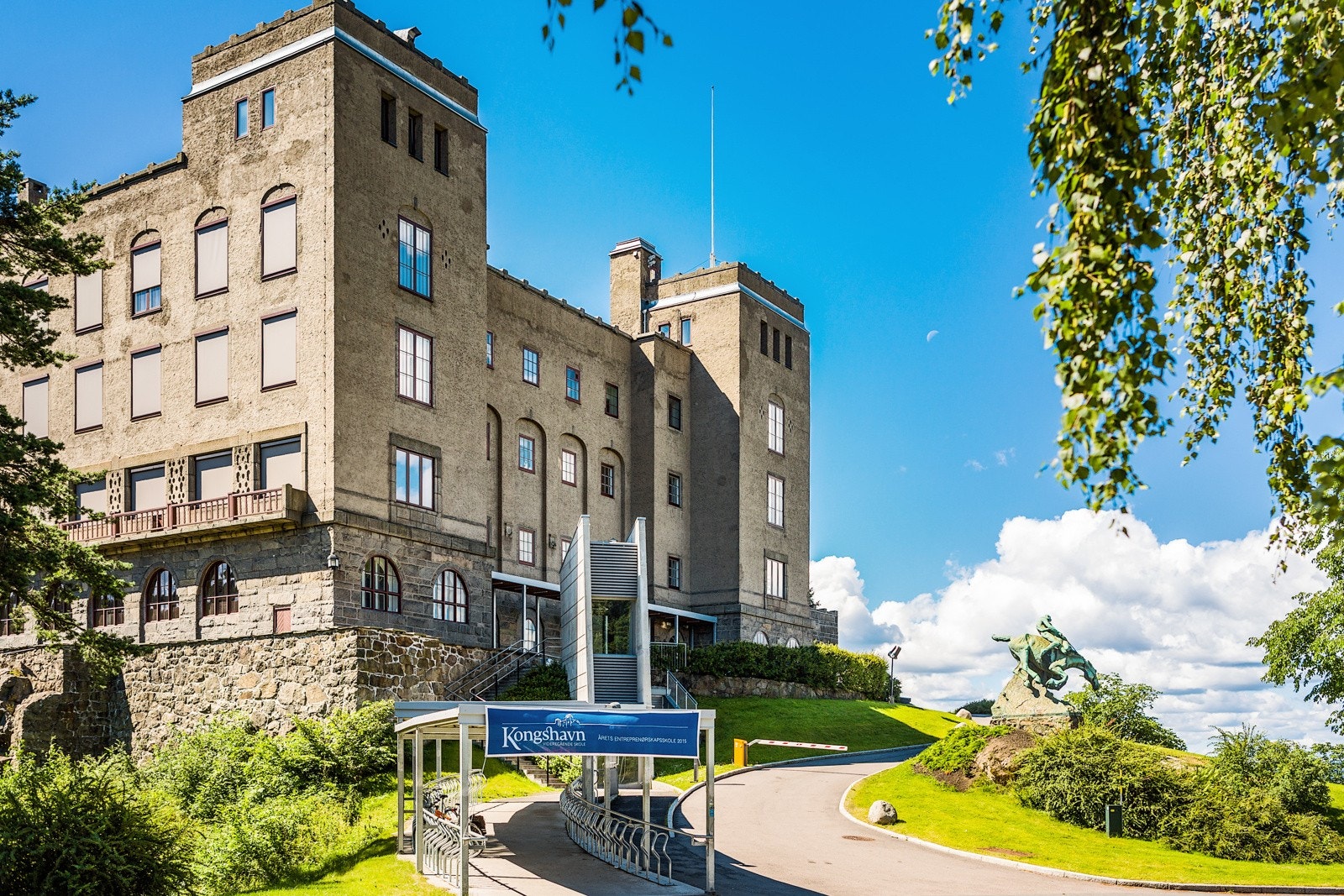 Kongshavn er en av flere videregående skoler i området. Galleribilde