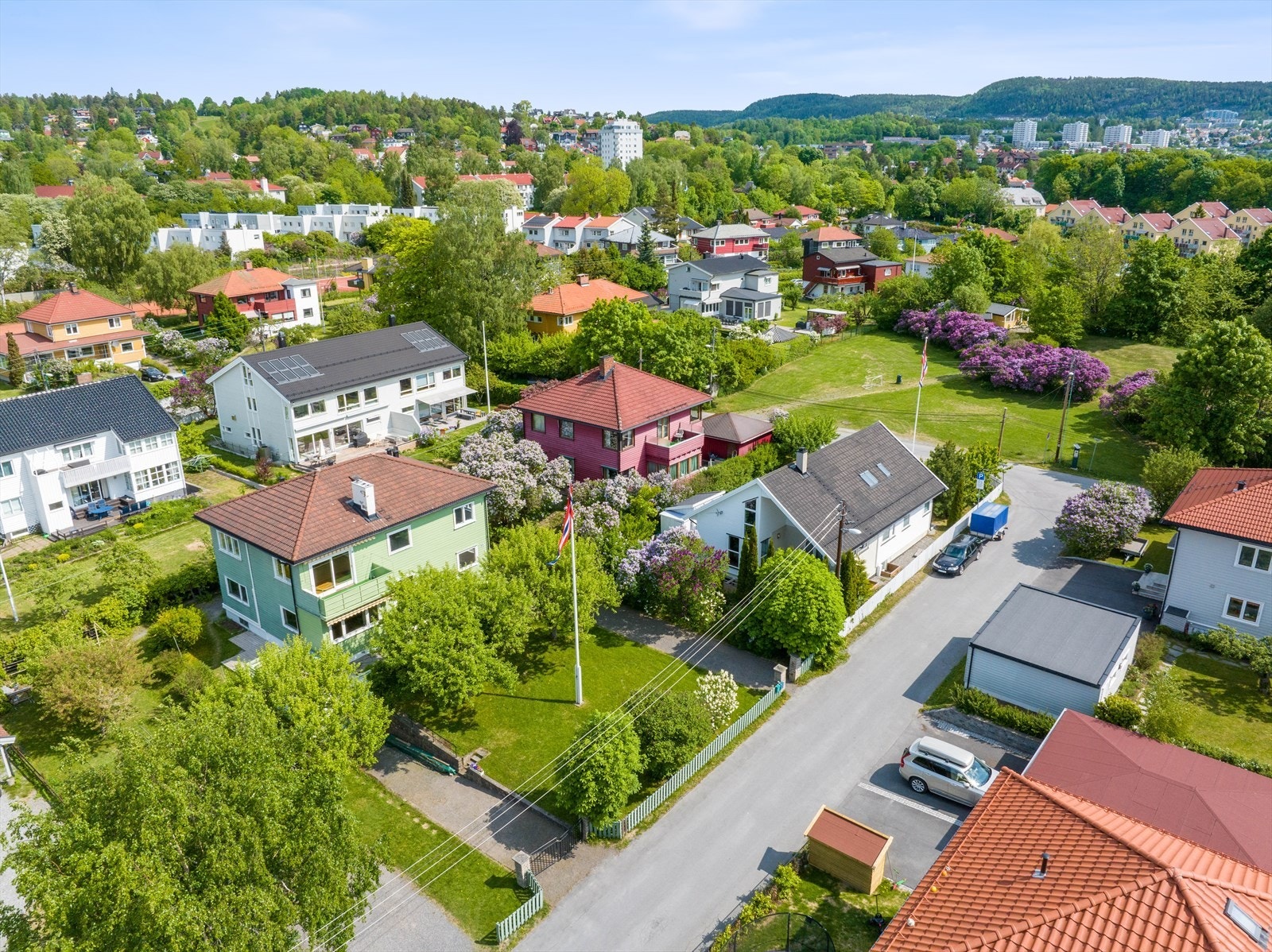 Anne-Sofie Røiri i Dnb Eiendom avd Ullevål ønsker velkommen til visning i Syrenveien 15 ! Galleribilde