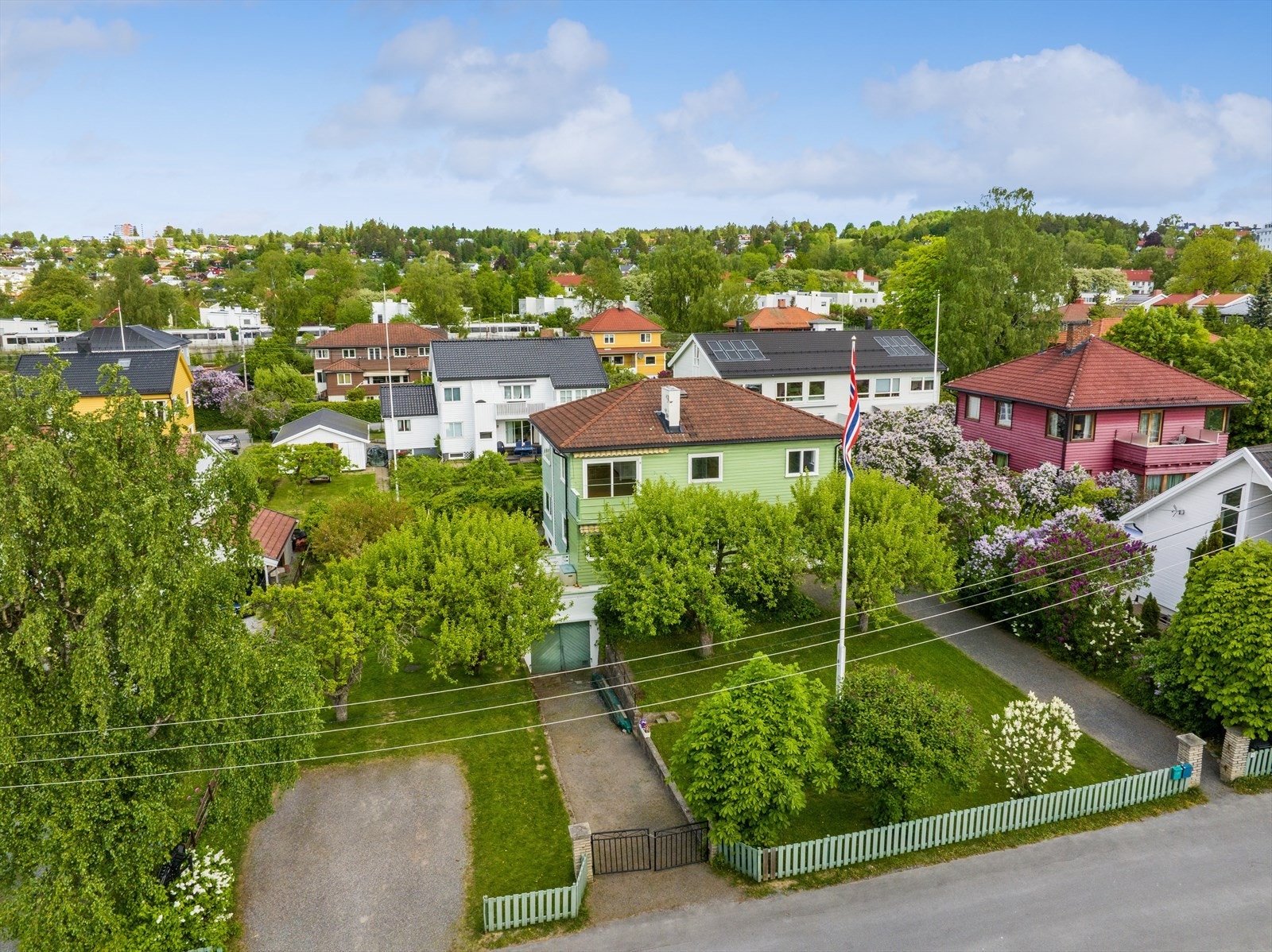 En attraktiv og barnevennlig beliggende bolig.
En sjelden mulighet ! Galleribilde