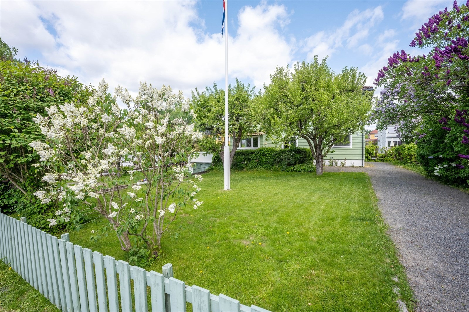 Hagebybebyggelsen på Berg, er et område med flere bevaringsverdige frittliggende villaer fra samme tid. Galleribilde