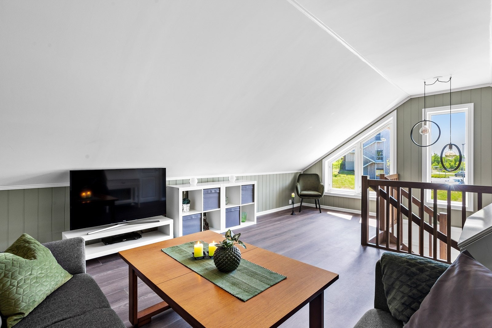 Loftstuen er lys og tiltalende. Galleribilde