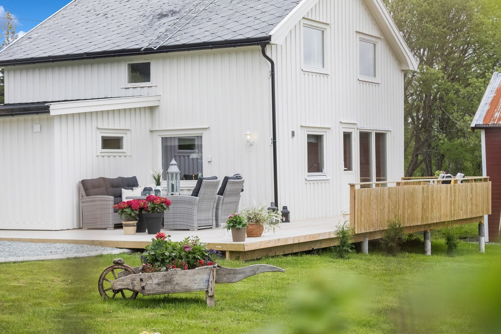 Boligen har en romslig og solrik terrasse på ca. 52 m². Galleribilde