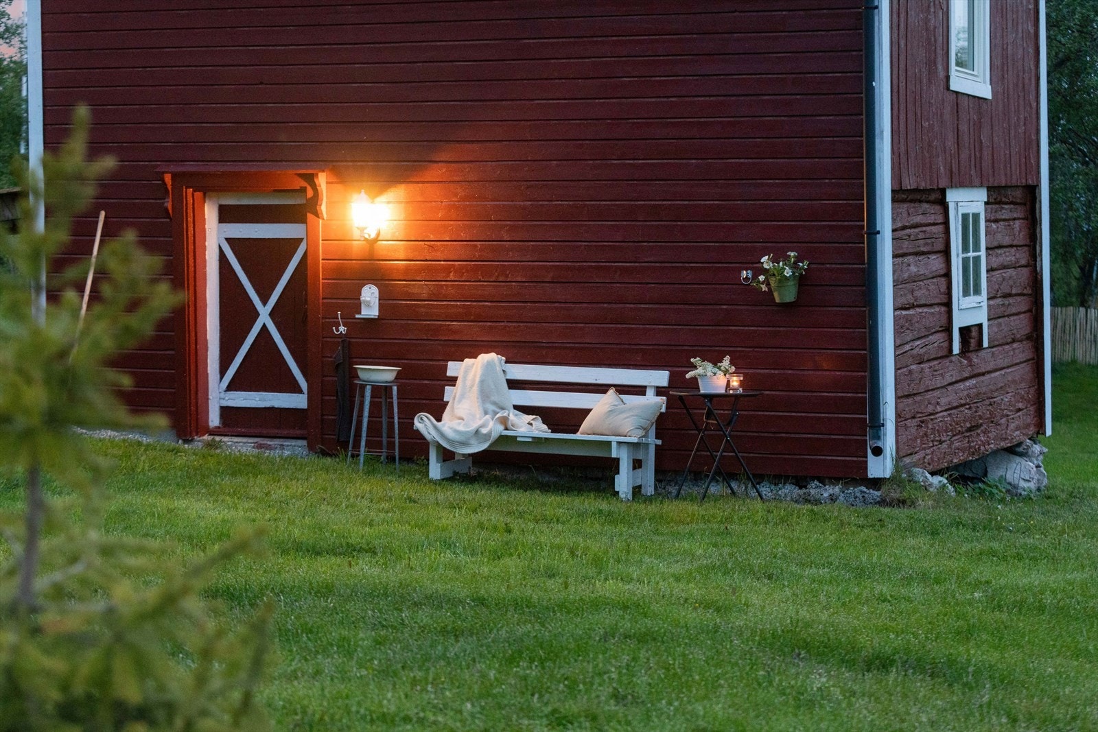 Veien inn til eiendommen er tilknyttet et veilag som står for brøyting og strøing. Galleribilde
