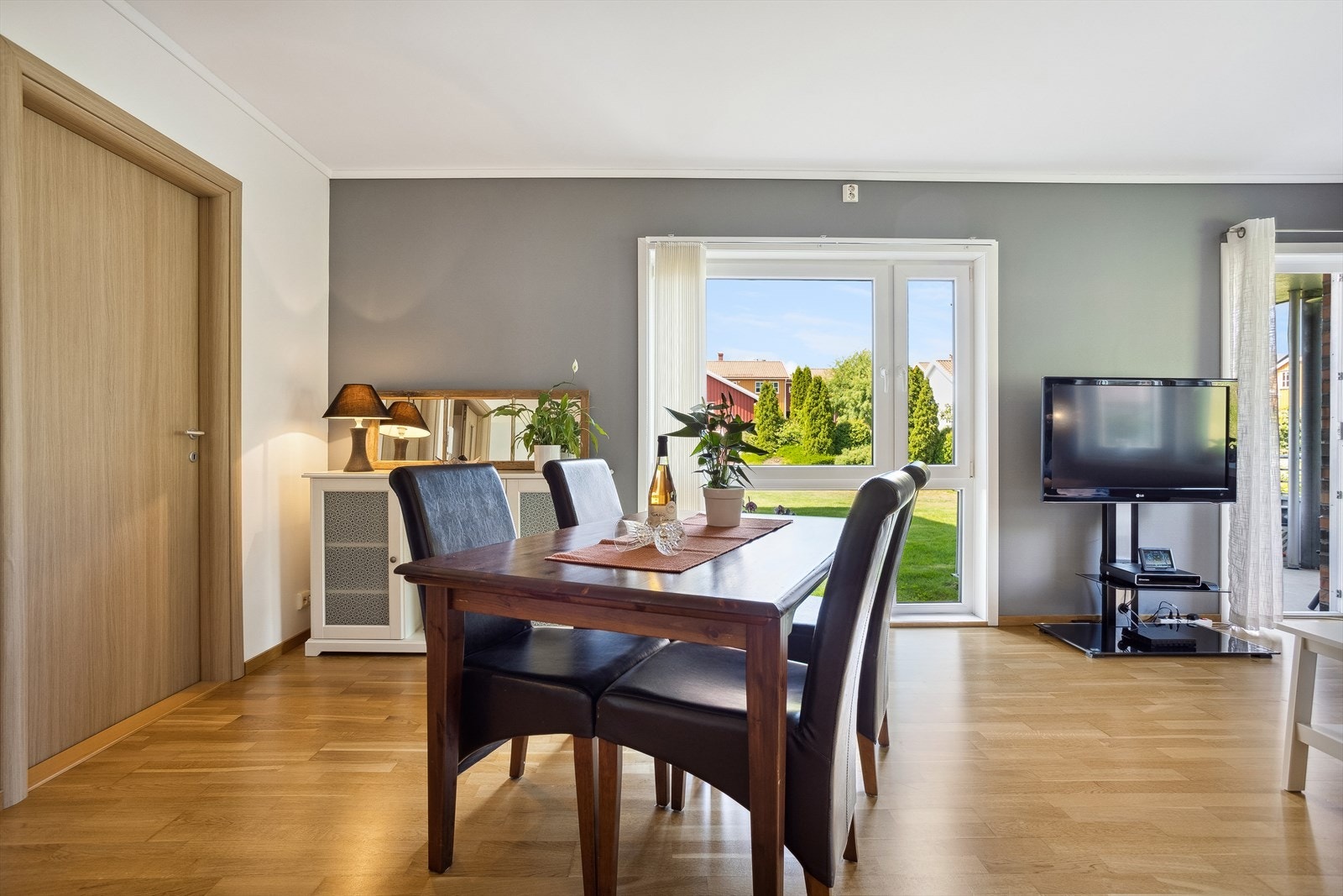 God plass til spisebord Galleribilde