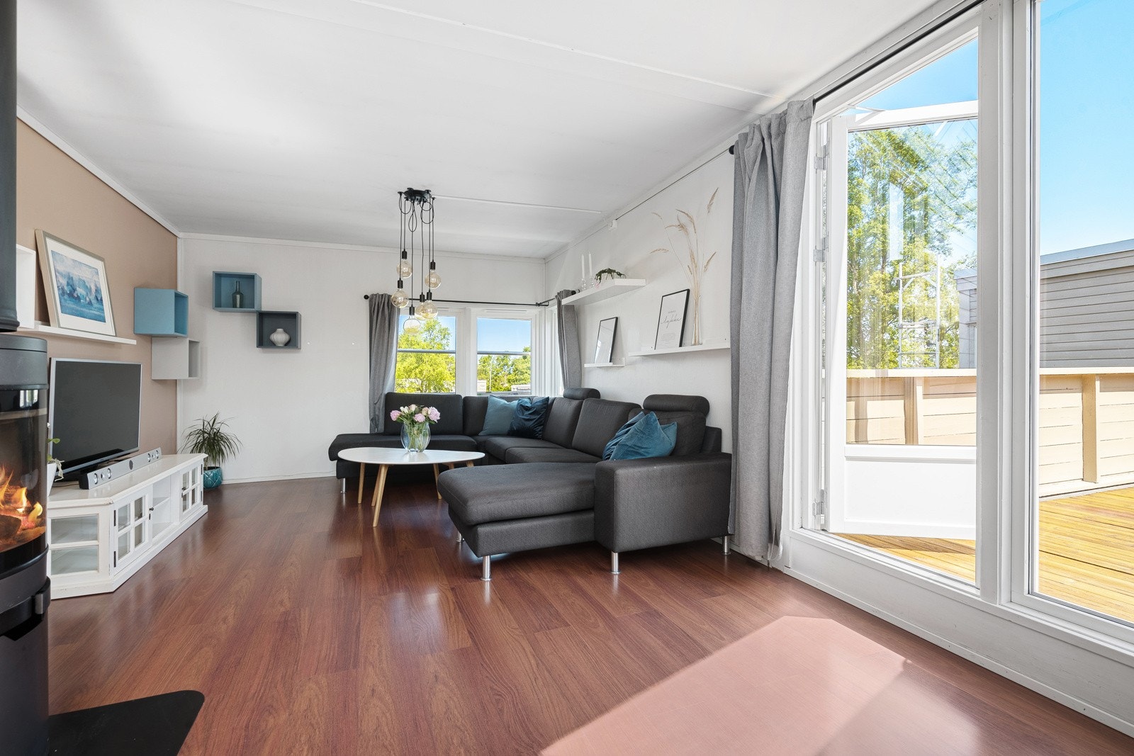 Stue med utgang til balkong. Galleribilde