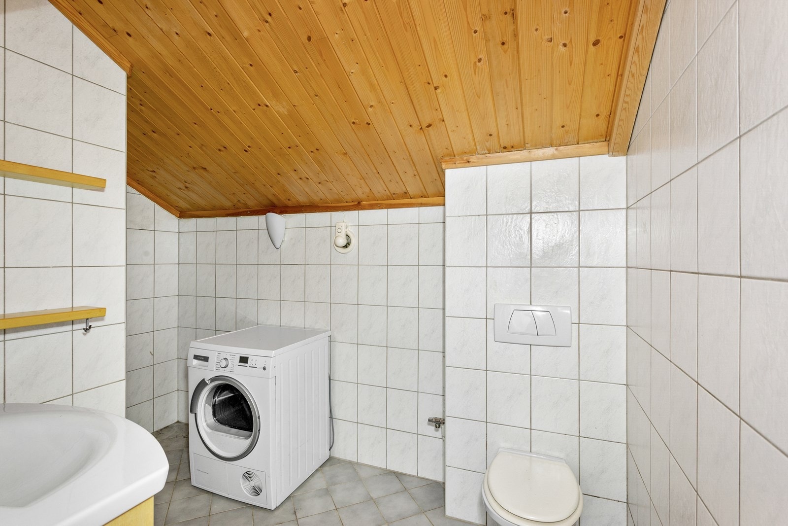 Leiligheten har bad/vaskerom, samt separat wc Galleribilde