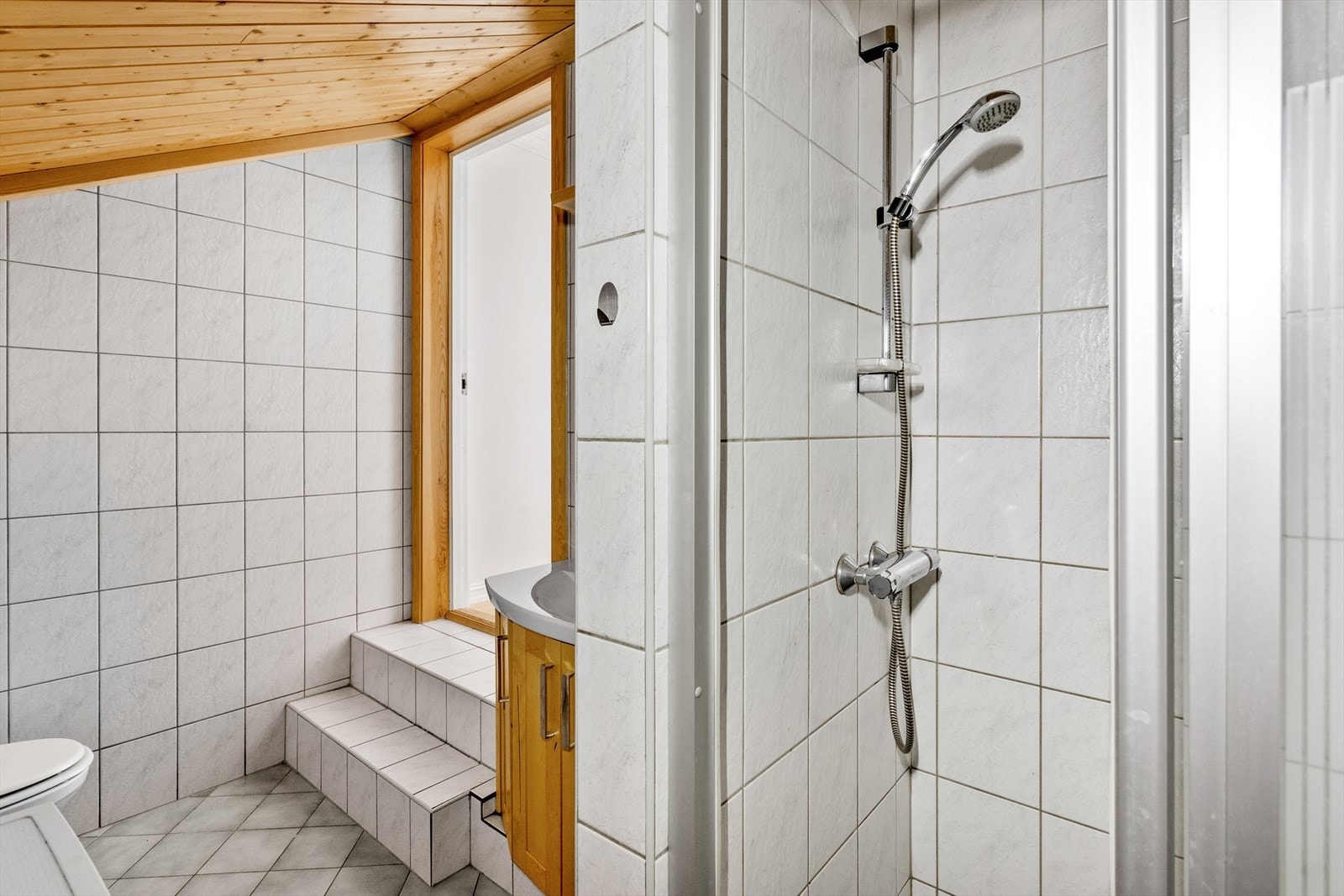 Leiligheten har bad/vaskerom, samt separat wc Galleribilde