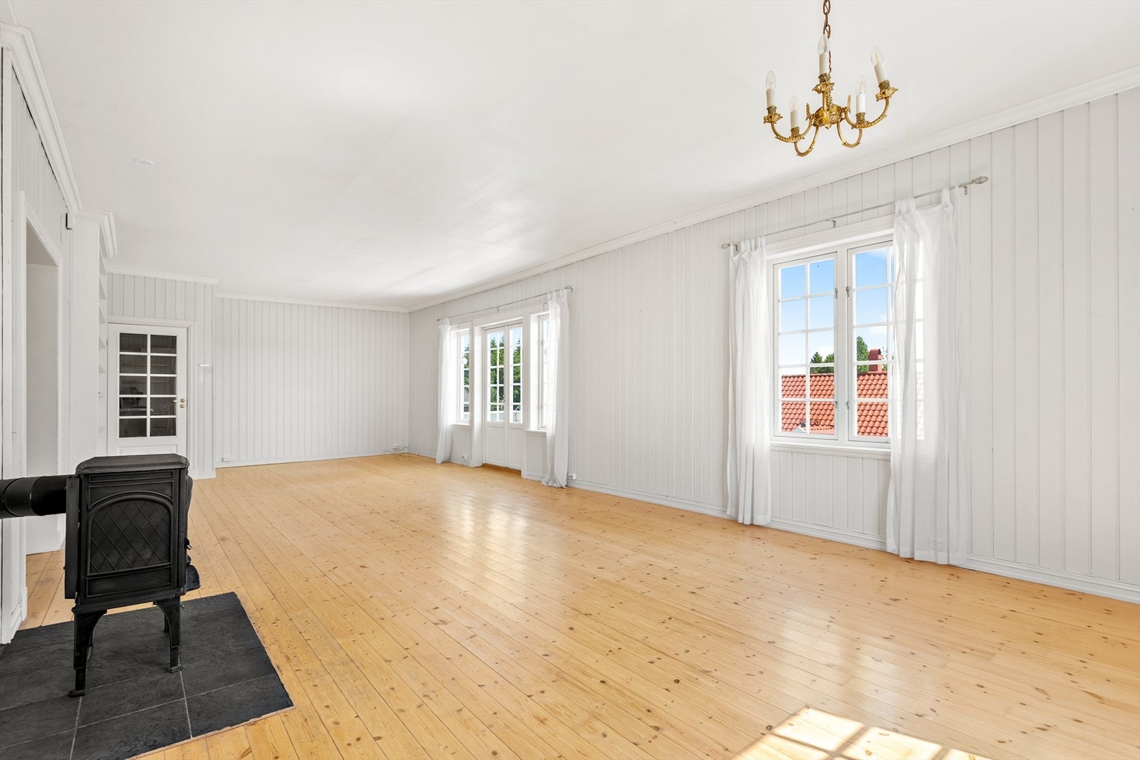 Gode vindusflater gir godt med dagslys inn i rommet Galleribilde