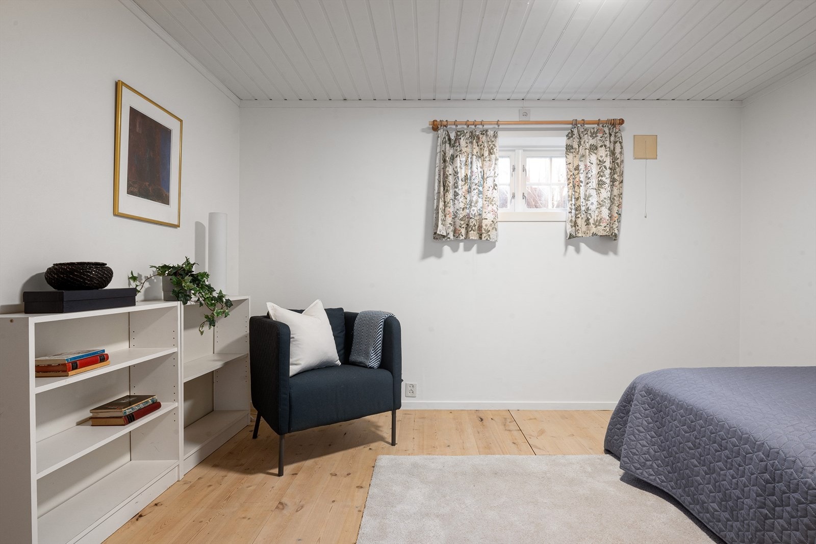 Det er et rom i underetasjen som er innredet som, og brukes som soverom. Galleribilde