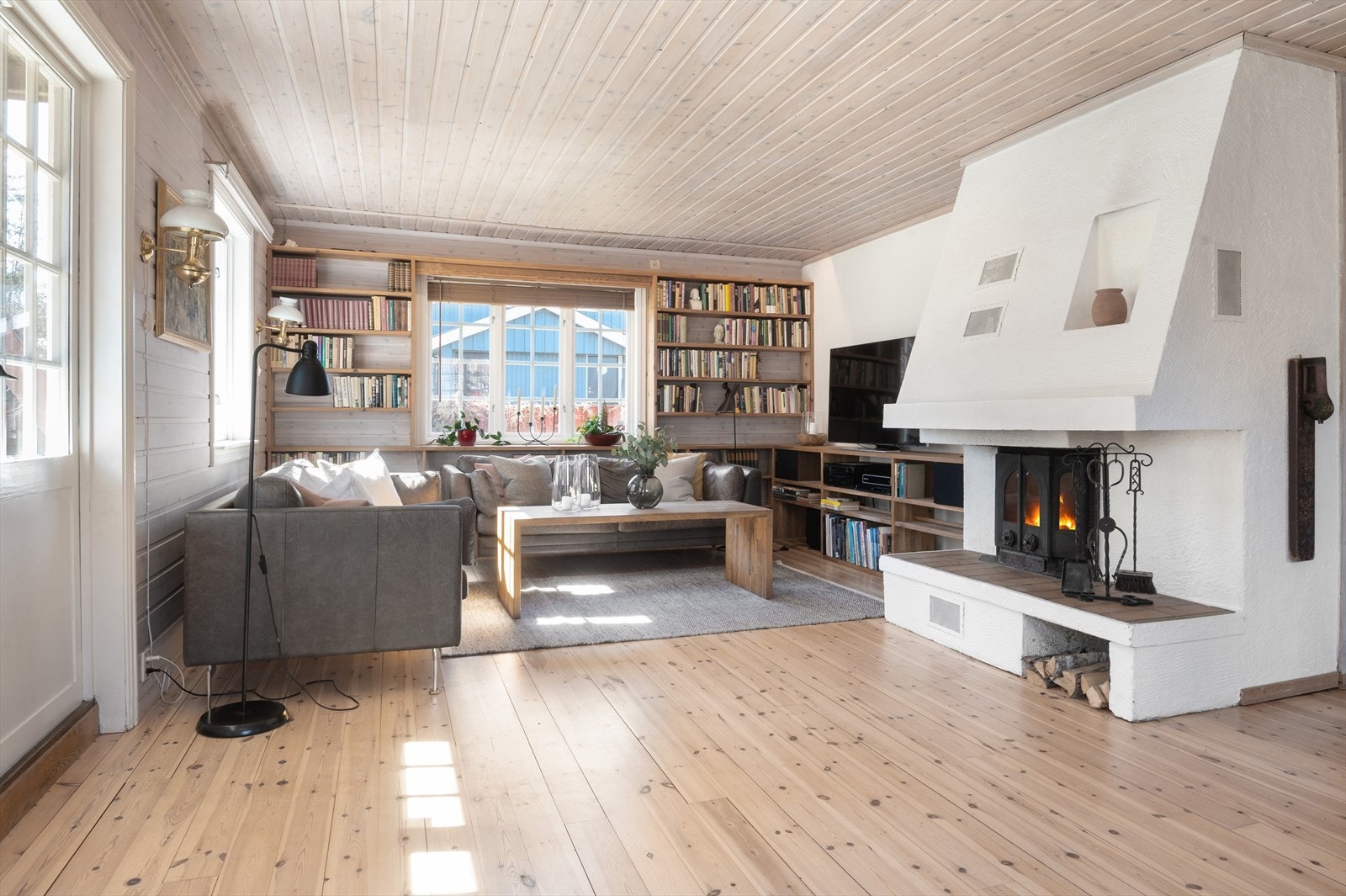 Hyggelig peis som gir godt med varme og en koselig atmosfære. Galleribilde