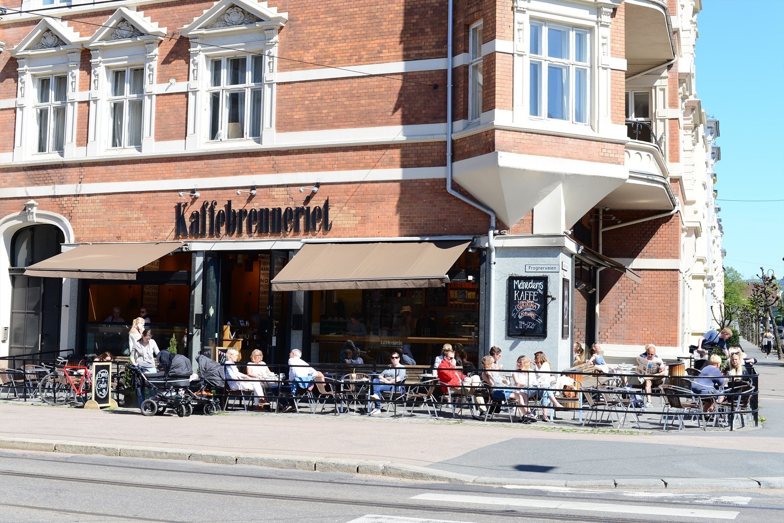 Fra boligen vil du ha gangavstand til det aller meste av servicetilbud, fasiliteter og hyggelige uteserveringer. Galleribilde